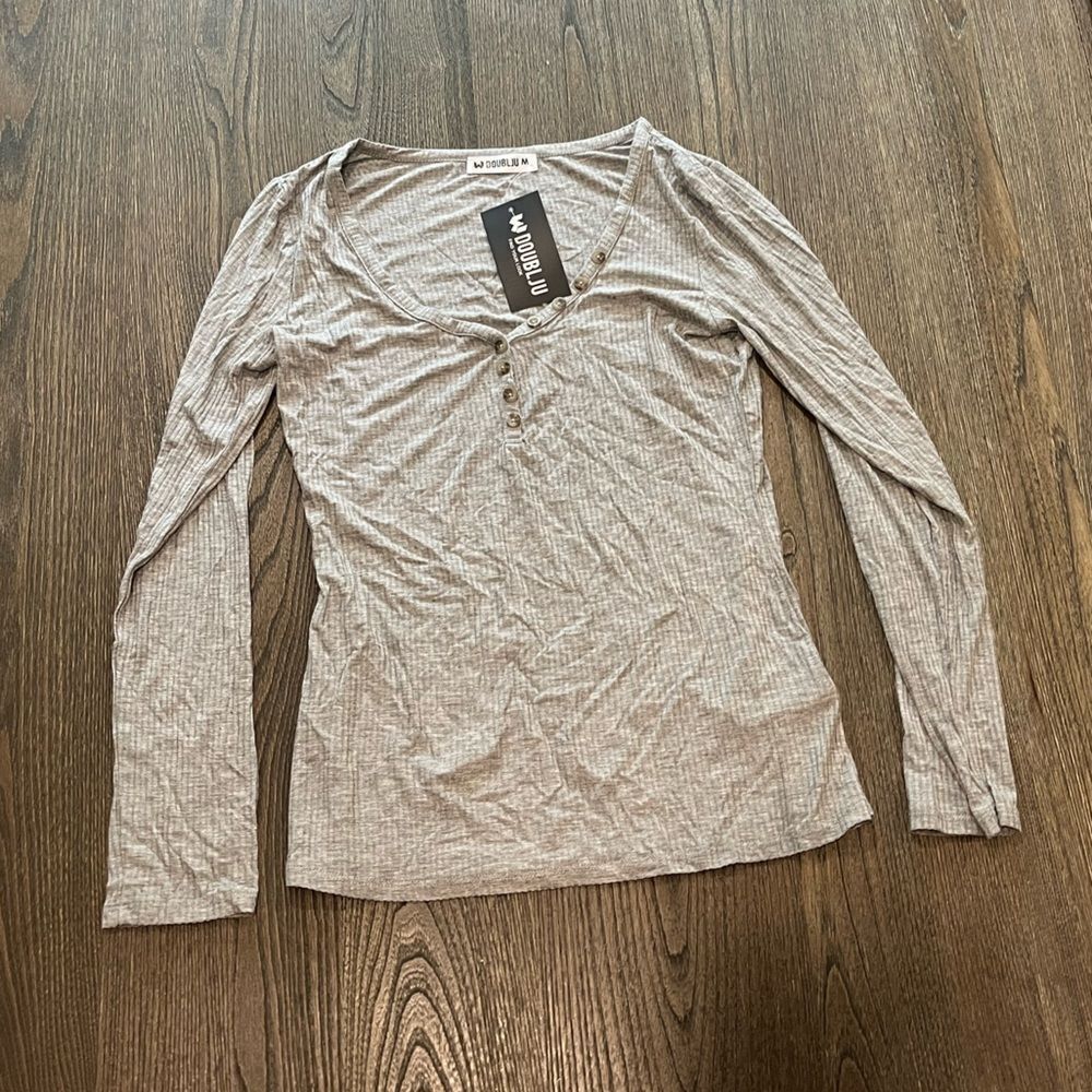 NWT Doubleju Light Gray Long Sleeve Ribbed Henley Top Size M